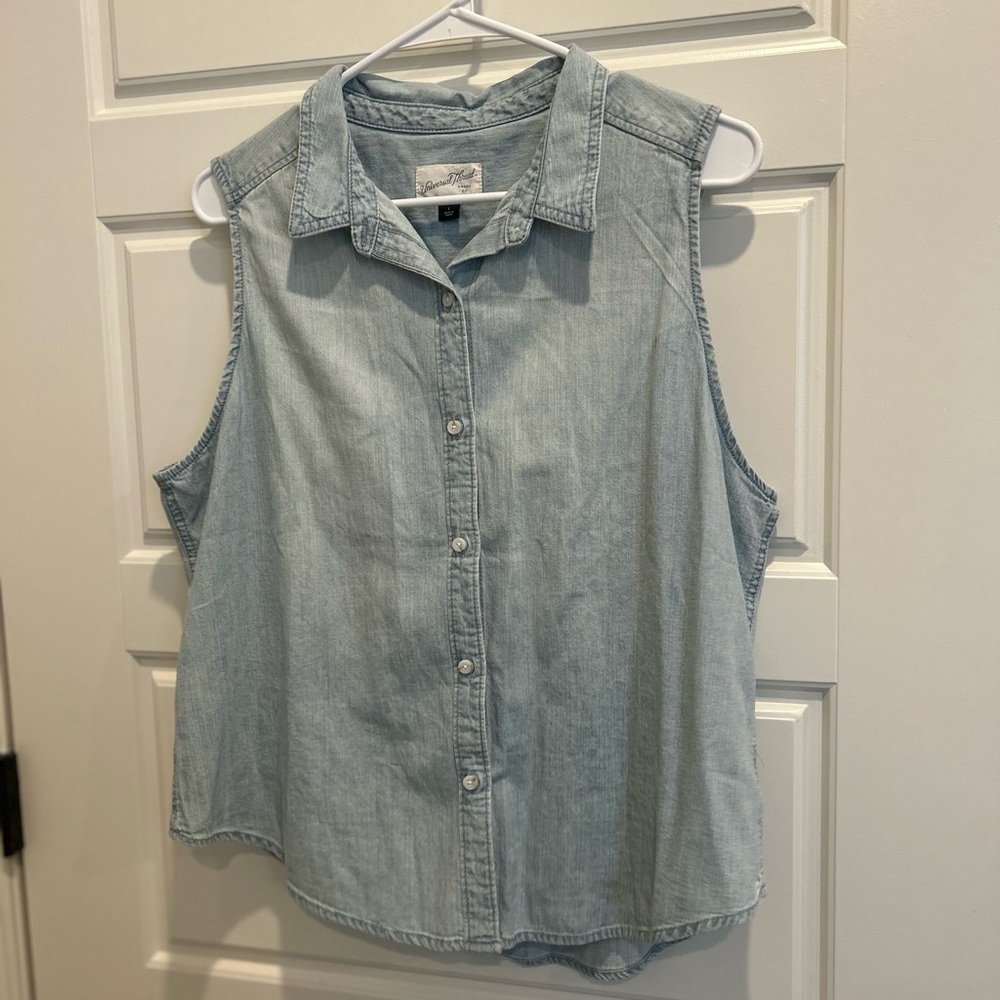 Universal Thread Size Large Button Down Denim Collared Tank Top